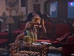 Molliges indisches Girl beim Sexspiel mit ihrem Freund