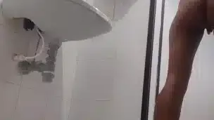 Horny Latina records herself masturbating for her boyfriend in the bathroom