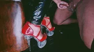 LittleMissTipToes – Dominant Goddess Milks Her Submissive Over Red High Heels