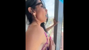 Cléa se fait détruire la chatte par la grosse bite de FilouFitt devant son mari !