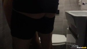 Секс в туалете на вечеринке – Sex in the toilet night club