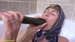 granny cunt stretched by cucumber