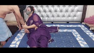 Indian Desi Bhabhi Saree mai mast lg rahi thi maine chod di moti gand