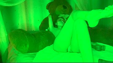 16 rossmexicana se masturba ico con su vibrador en pijamada con su oso ,mexicana caliente para videollamada con su osito