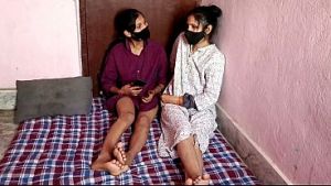 For Money Saheli Ko Apne Boyfriend Se Chudayi karayi- Desi Indian Threesome Porn