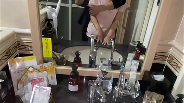 彼氏の親友と浮気S◯Xでイキ狂う変態彼女